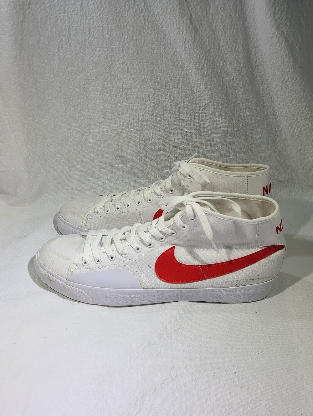 Mens Nike SB Blazer Court Mid Premium Shoes Size: 13 Color: White Red